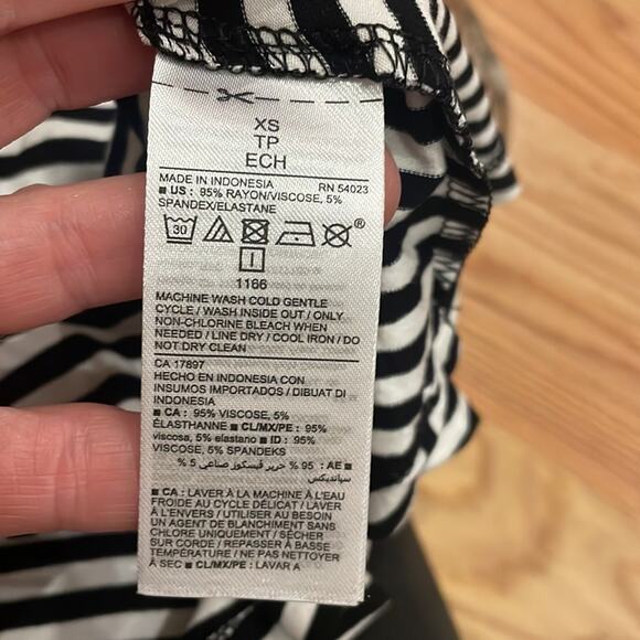 Old Navy Black White Striped swing Dress Short Sleeve Stretch XS new with tag - Picture 6 of 6